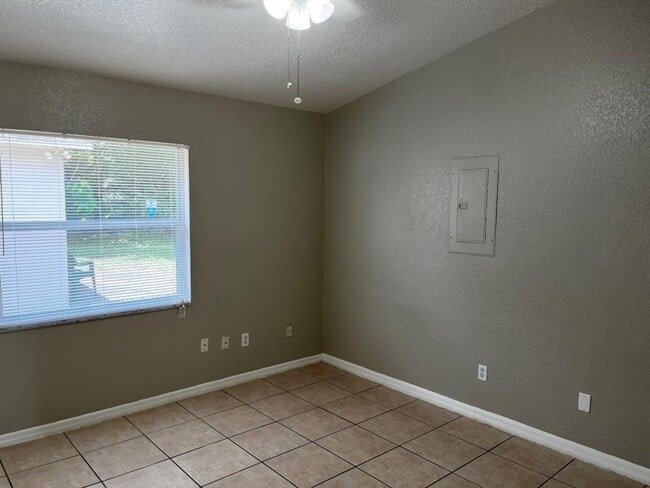 Building Photo - 354 Pearlwood St