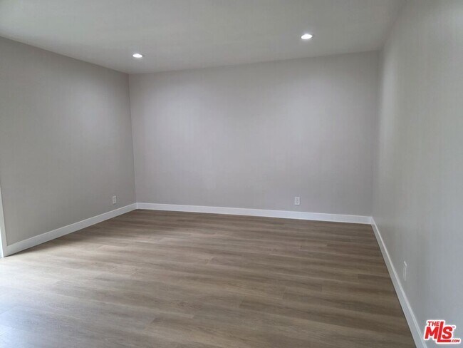 Building Photo - 14747 Woodruff Ave