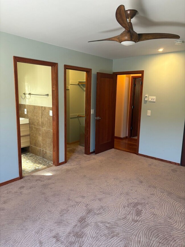 Building Photo - Unfurnished, 1-year long-term rental, Procure Only