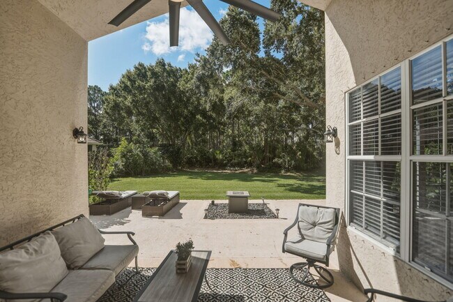 Building Photo - 609 SW St Thomas Cove