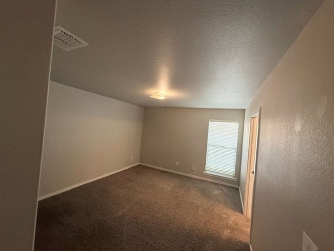 Building Photo - Townhome in Upland Heights!