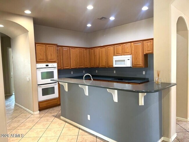 Building Photo - 14366 W Cypress St