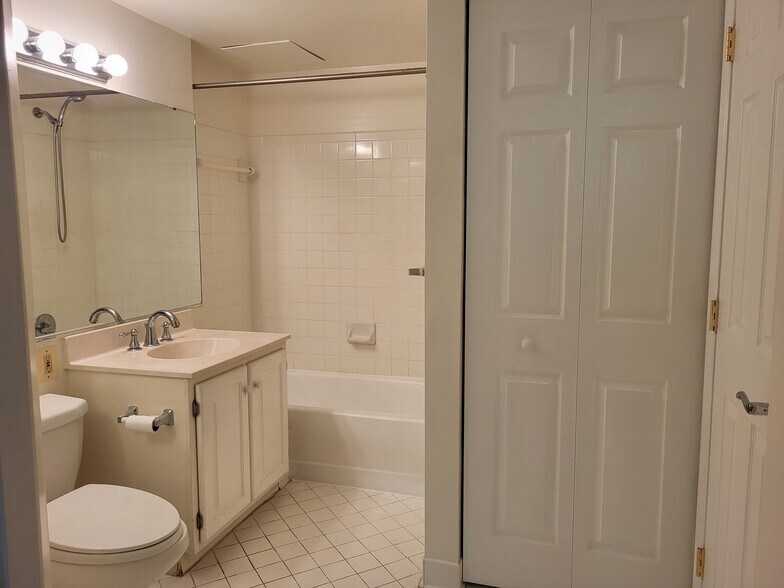 Bathroom & washer/dryer door closed - 4808 Moorland Ln