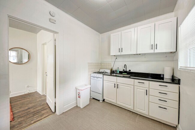 Building Photo - Charming Fully Furnished Studio in the Heart of UT Campus – $1,500/Month