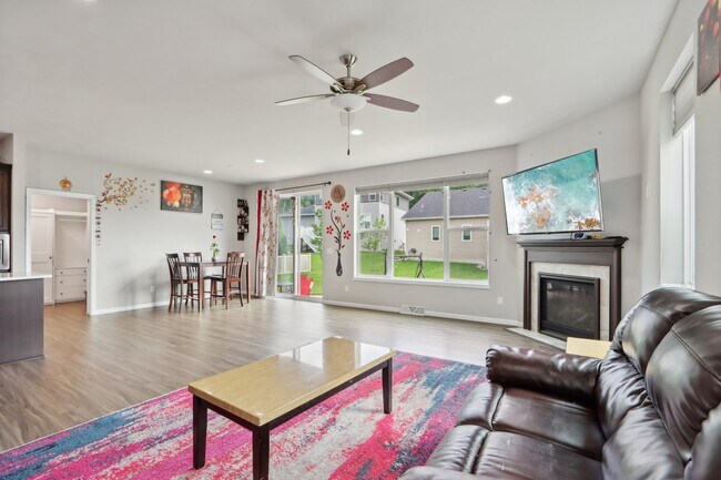 Building Photo - 5811 Levitan Ln