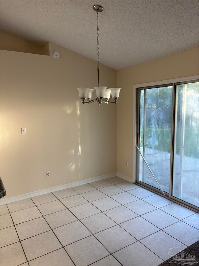 Building Photo - 1607 Dee's Rd