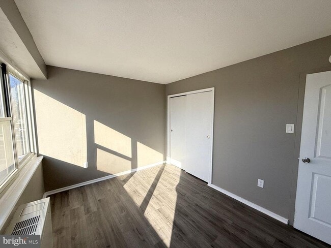 Building Photo - 207 Barclay Towers