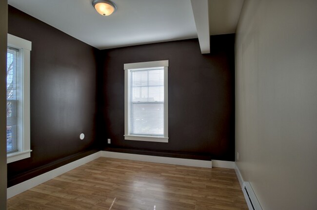 Building Photo - 2406