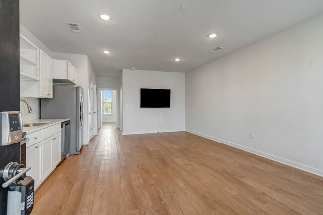 Building Photo - **Move-In Special - $500 off first month's rent**