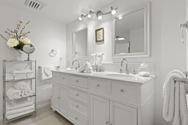 Building Photo - 2400 Presidential Way