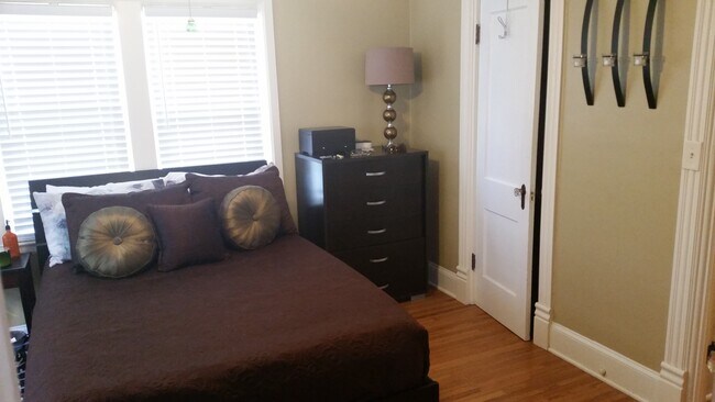 Building Photo - 840 S Knoxville Ave