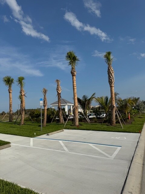 Building Photo - 697 Clearwater Ave