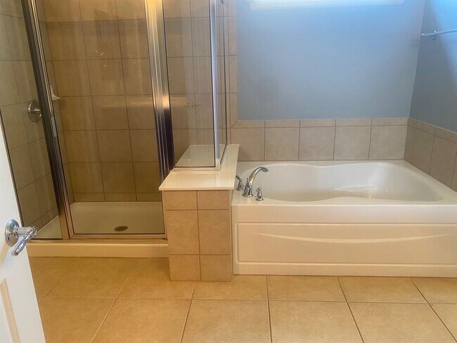 Building Photo - 721 Independence Creek Ln