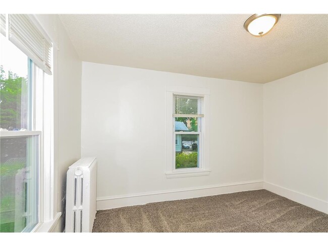 Building Photo - 250 N Irving Ave