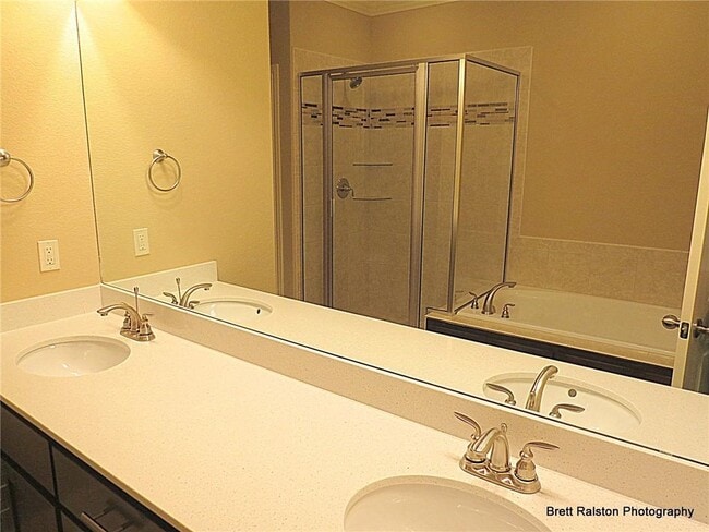 Building Photo - 6615 W Valley View Rd