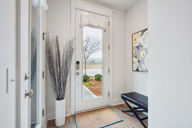 Building Photo - 2/4 Townhome in Midtown Located in Mt. Pleasant!