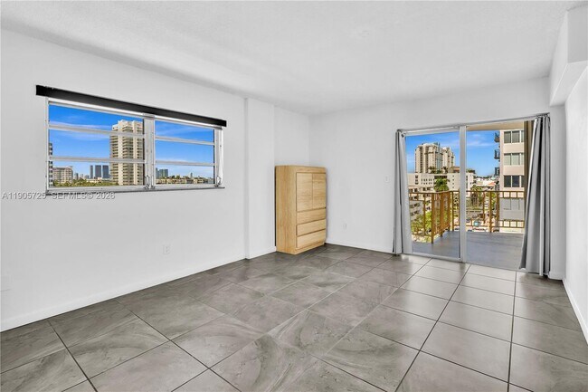 Building Photo - 1340 Lincoln Rd