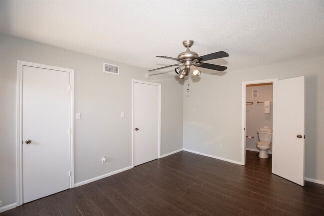 Building Photo - 3300 Pebblebrook Dr
