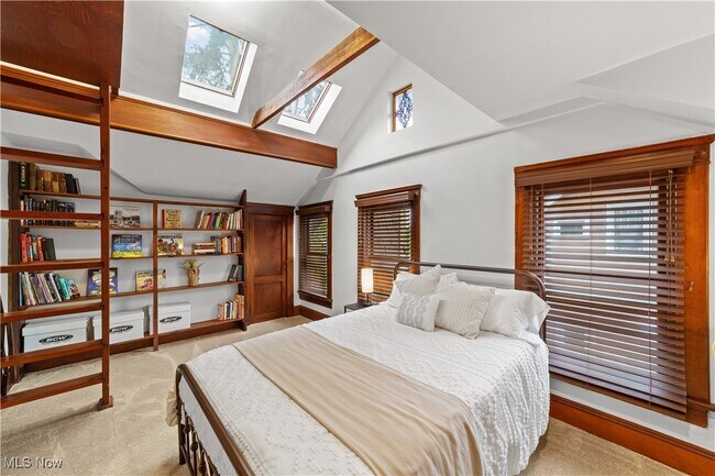 Building Photo - 19 4th