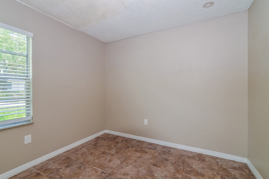 Building Photo - 5343 Broken Pine Cir