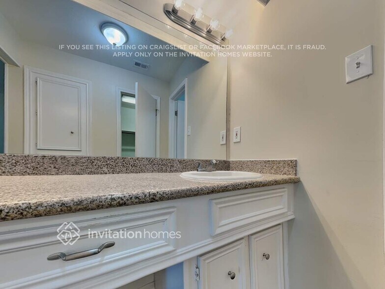 Building Photo - 11639 Idlebrook Dr