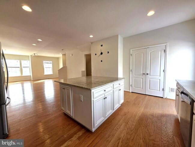 Building Photo - 12855 Clarksburg Square Rd