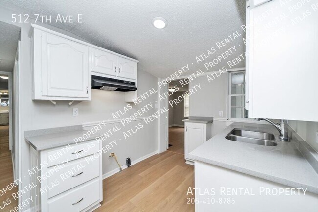 Building Photo - 512 7th Ave E