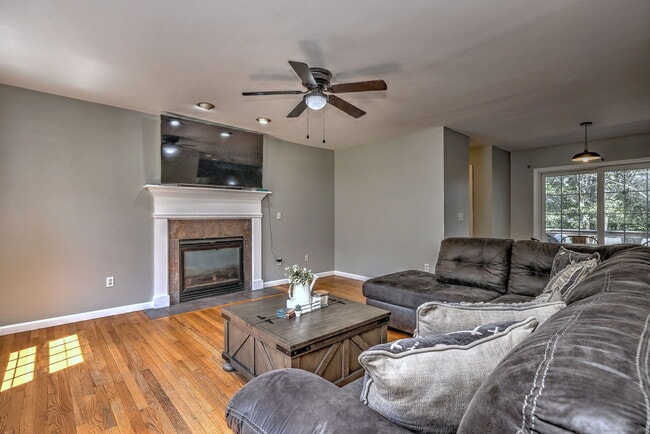 Building Photo - 28 Edgewood Ave