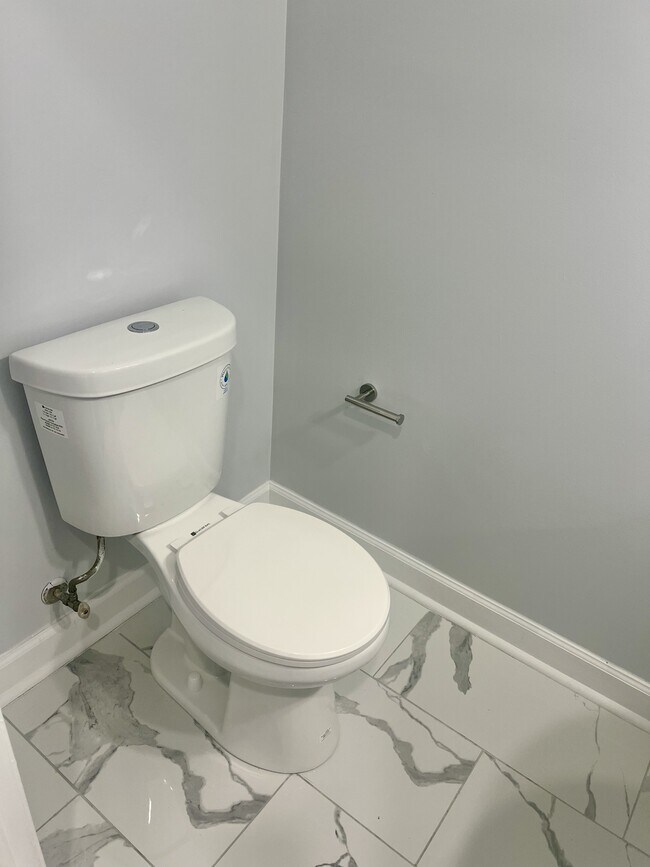 Building Photo - 808 N Streeper St