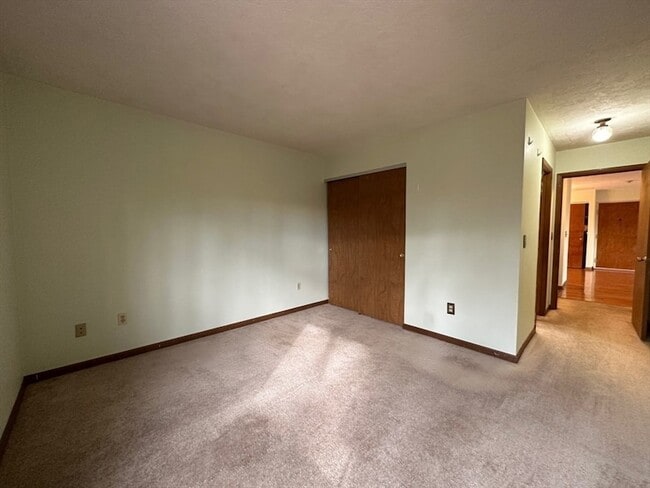 Building Photo - 340 Sunderland Rd