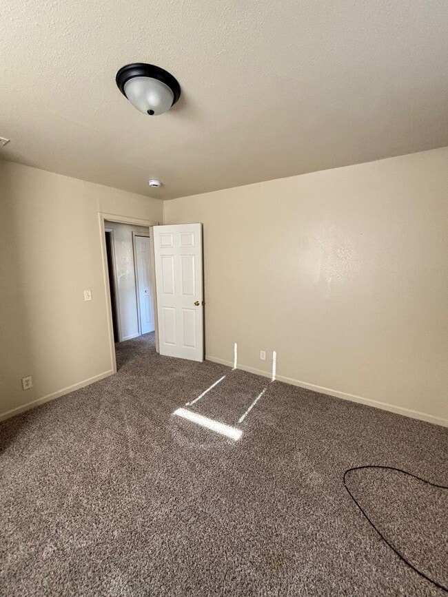 Building Photo - 27 Winding Ln