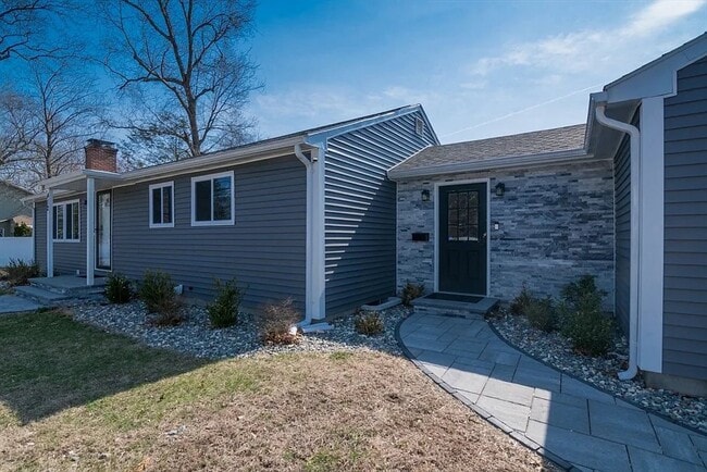 Building Photo - 412 Granby Rd