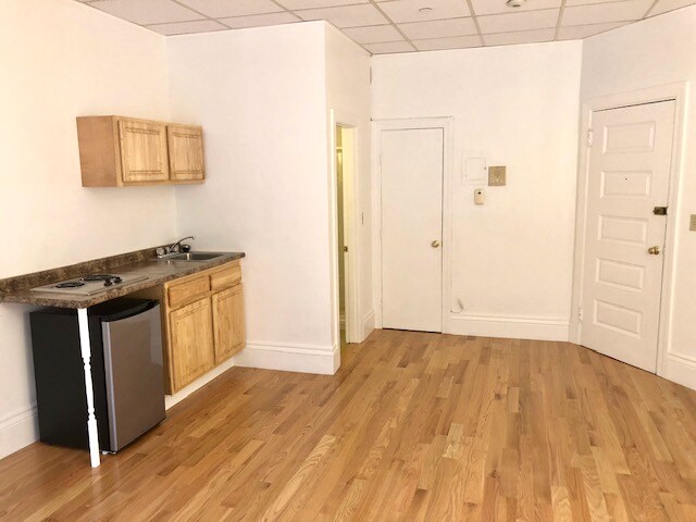 Building Photo - 849 Beacon St