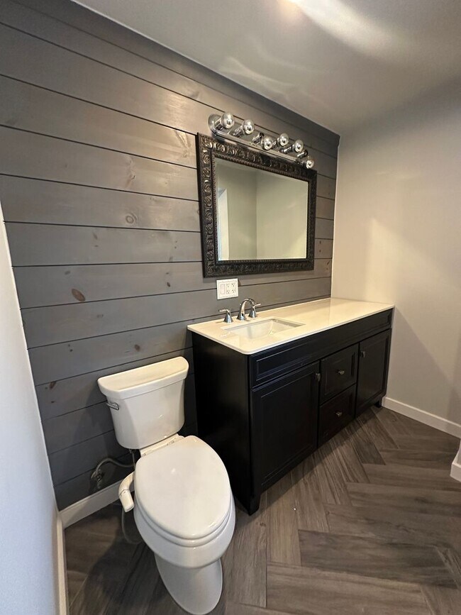 Building Photo - Beautiful 4 Bedroom 3 Bathroom Home in Everett!