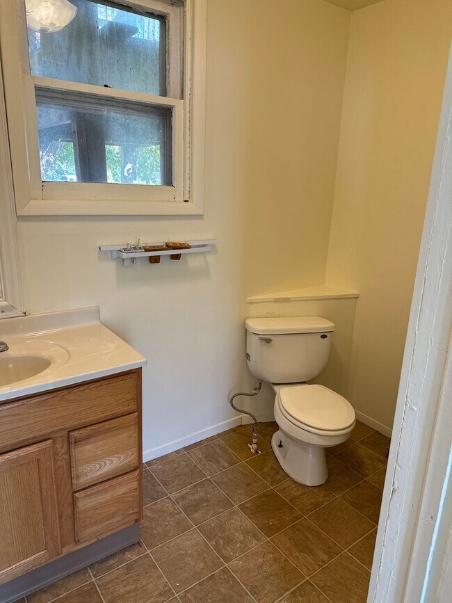 Building Photo - 16 N Washington St