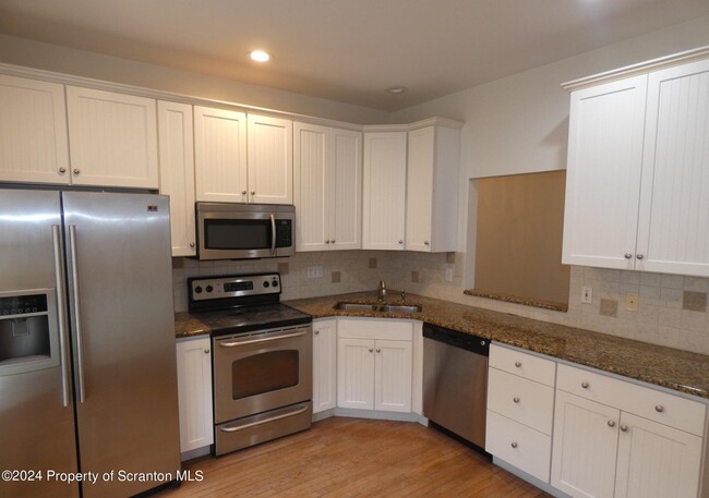 Building Photo - 2404 Browning Cl