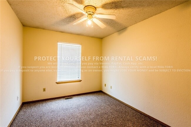 Building Photo - 686 W Martha Dr