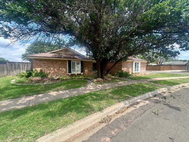 Building Photo - Spacious Home near Shadow Hills!