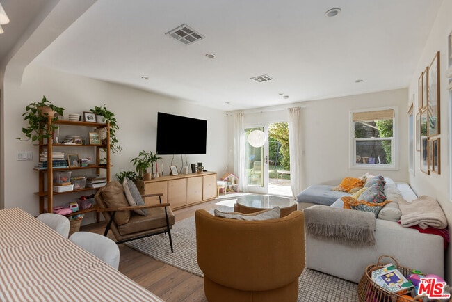 Building Photo - 4114 Edenhurst Ave