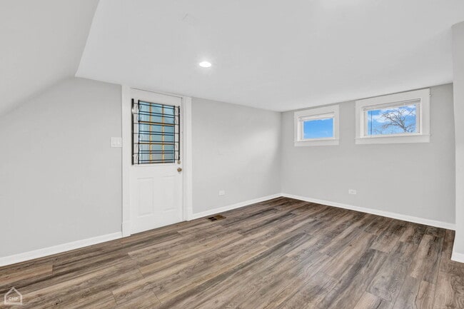 Building Photo - 4242 N Kimball Ave