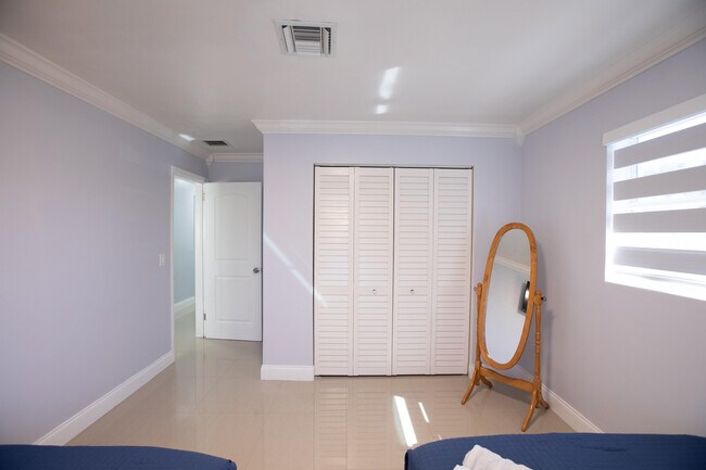 Building Photo - 1853 Florida Mango Rd