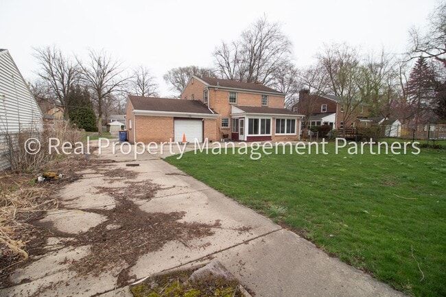 Building Photo - Rooms for Rent in a 6-Bedroom Home