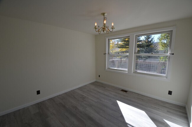 Building Photo - 1154 Straight Creek Dr