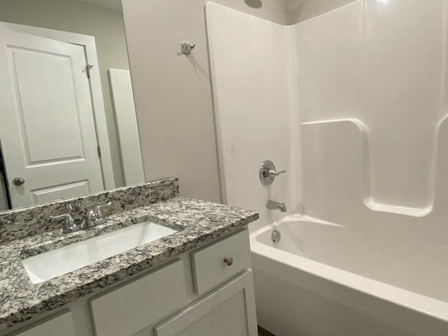 Building Photo - 592 E Martens Ct