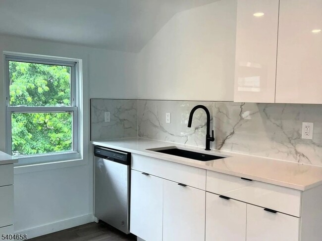 Building Photo - 73 MacArthur Ave