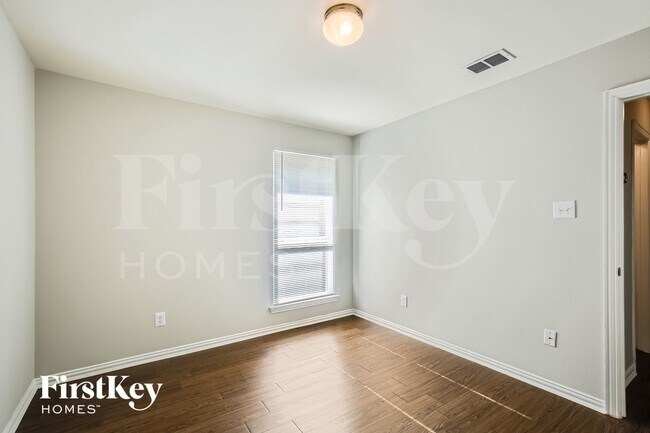 Building Photo - 278 Meadowcrest Dr