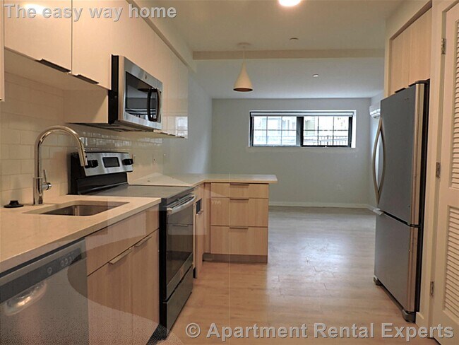 Building Photo - 10 Soden St