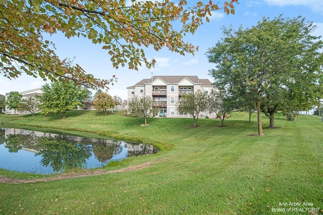 Building Photo - 1551 Oakfield Dr