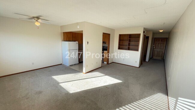 Building Photo - Beautiful 1 BD | 1 BA Apartment with a Vie...