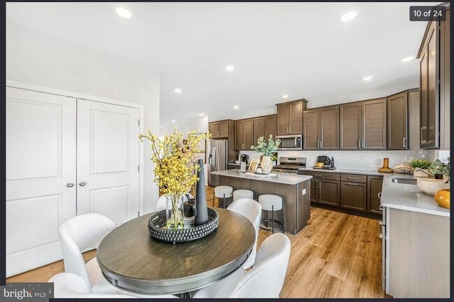 Building Photo - 32 Anderson Dr